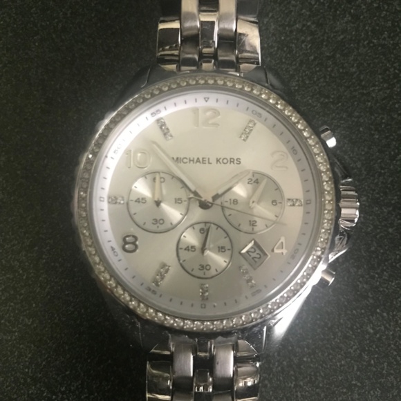 Michael Kors Silver Tone Oversized Stainless Steel Women’s Watch MK5882 - Picture 13 of 14